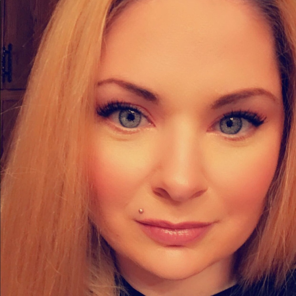 Meet your Posher, Angela